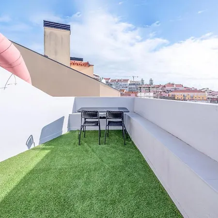 GuestReady - Bright&Spacious 2-bed Apt with Rooftop Terrace in Alcântara * Lisboa