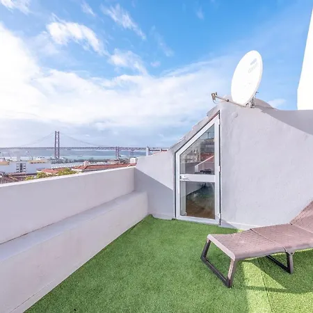 Apartamento GuestReady - Bright&Spacious 2-bed Apt with Rooftop Terrace in Alcântara