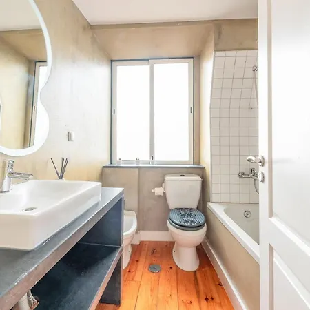 GuestReady - Bright&Spacious 2-bed Apt with Rooftop Terrace in Alcântara Apartamento Lisboa