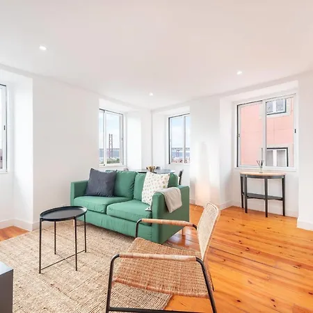 GuestReady - Bright&Spacious 2-bed Apt with Rooftop Terrace in Alcântara Apartamento