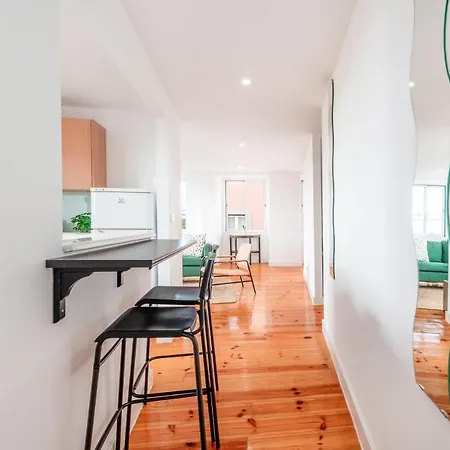 GuestReady - Bright&Spacious 2-bed Apt with Rooftop Terrace in Alcântara