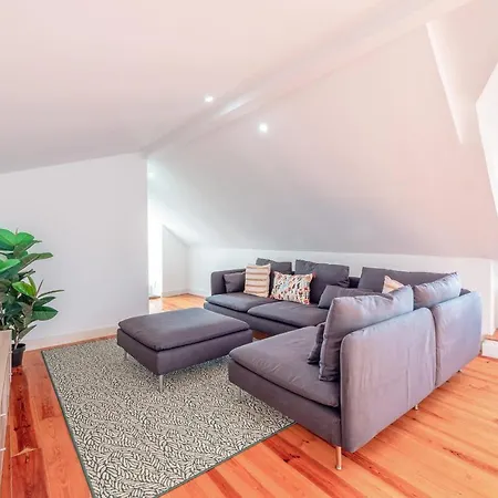 GuestReady - Bright&Spacious 2-bed Apt with Rooftop Terrace in Alcântara * Lisboa