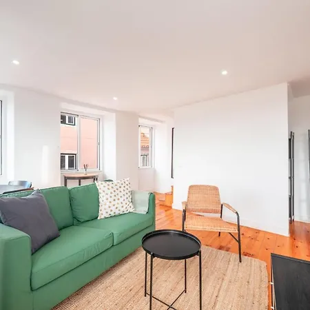 Guestready - Bright & Spacious 2-Bed Apt With Rooftop Terrace In Alcantara * Lizbona