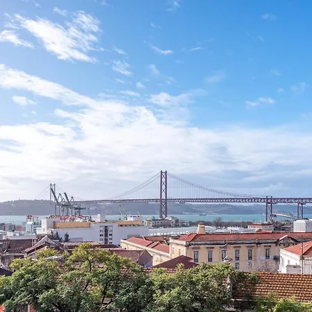 Apartamento GuestReady - Bright&Spacious 2-bed Apt with Rooftop Terrace in Alcântara