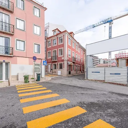 Apartamento GuestReady - Bright&Spacious 2-bed Apt with Rooftop Terrace in Alcântara Lisboa
