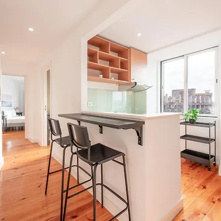 GuestReady - Bright&Spacious 2-bed Apt with Rooftop Terrace in Alcântara *