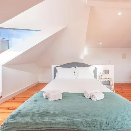GuestReady - Bright&Spacious 2-bed Apt with Rooftop Terrace in Alcântara *