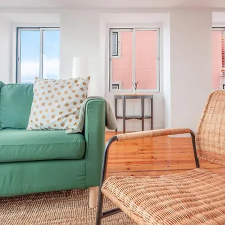 Apartament Guestready - Bright & Spacious 2-Bed Apt With Rooftop Terrace In Alcantara