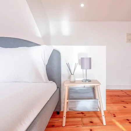 GuestReady - Bright&Spacious 2-bed Apt with Rooftop Terrace in Alcântara